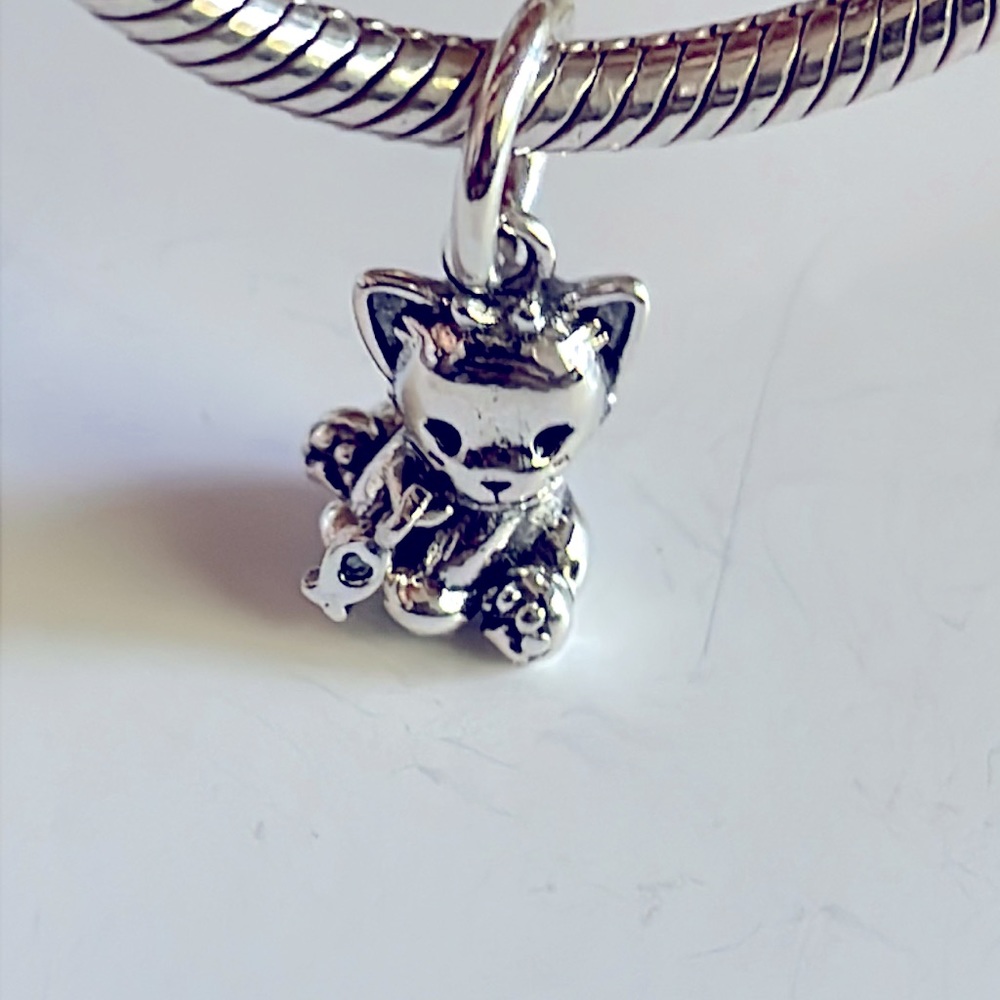 Kitty and fish dangle charm - Picture 2 of 3